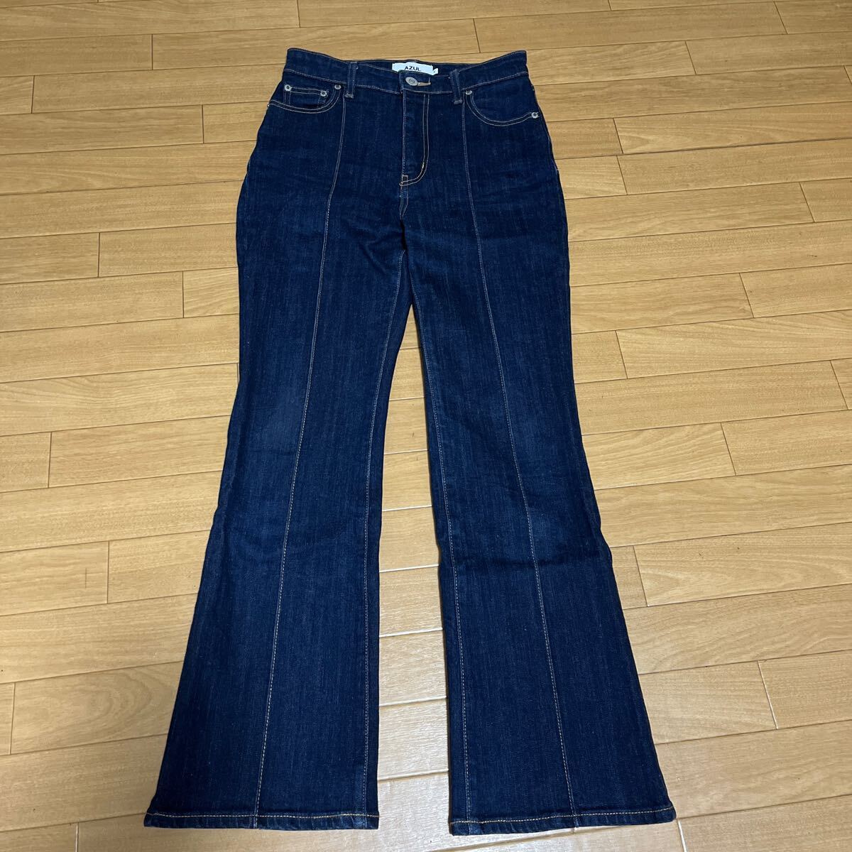 美品アズールバイマウジー デニムパンツ ジーンズ インディゴブルー Sサイズ フレア拍卖