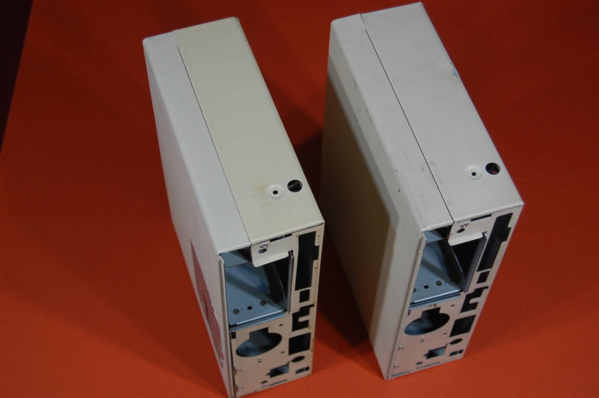 【ケースのみ】 NEC PC9801UV11 本体スチールケースのみ 変形・キズ・ヨゴレ有り 現状渡し ジャンク扱いにて M-082 おまけでもう一台! 拍卖