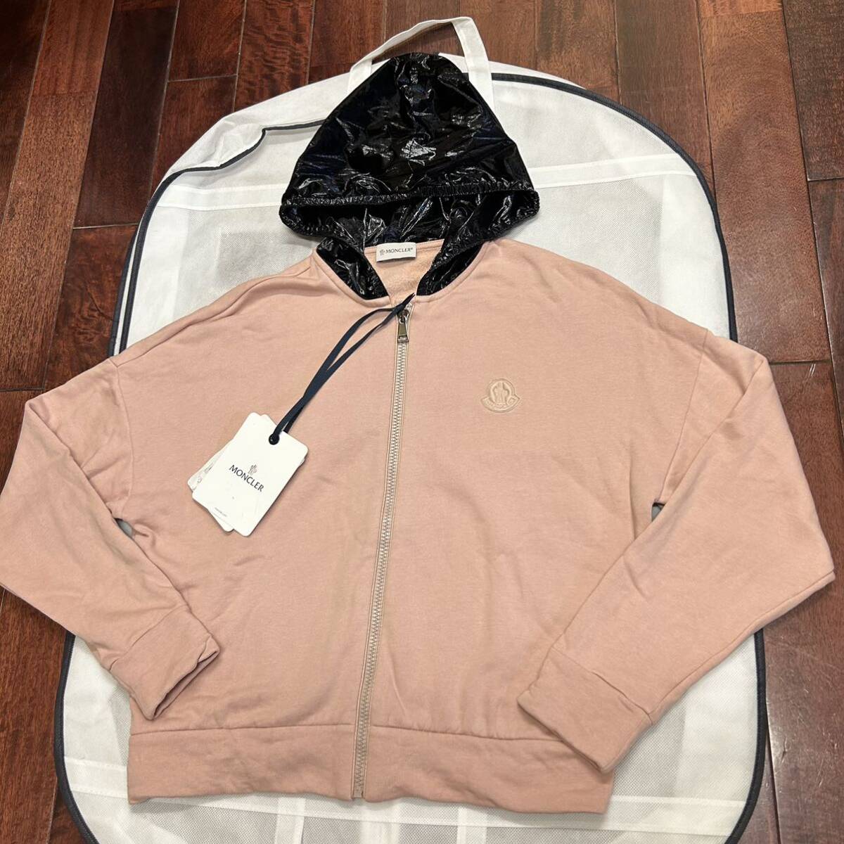 【レア】【美品】MONCLER モンクレール フードパーカー ピンク 14A 大人もOK拍卖