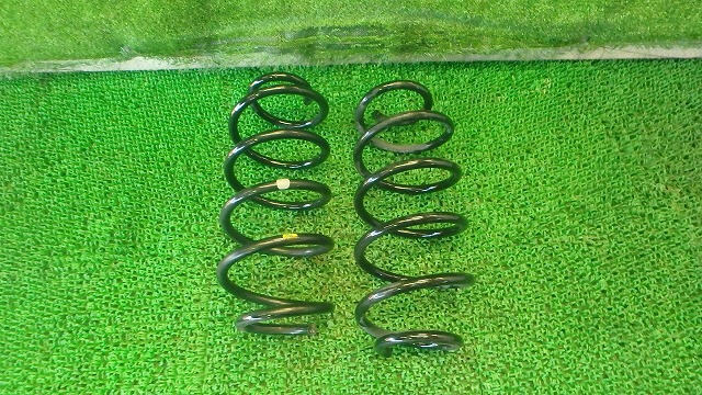 アクア DAA-NHP10 Rスプリングセット G 48231-52F90 025271拍卖