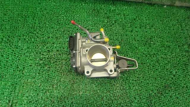 フィット DBA-GE6 スロットルボディ 025520拍卖