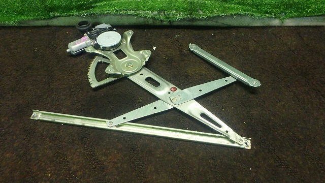 クラウンマジェスタ DBA-URS206 左Fドアレギュレータ・モーター 69802-30260 024572拍卖