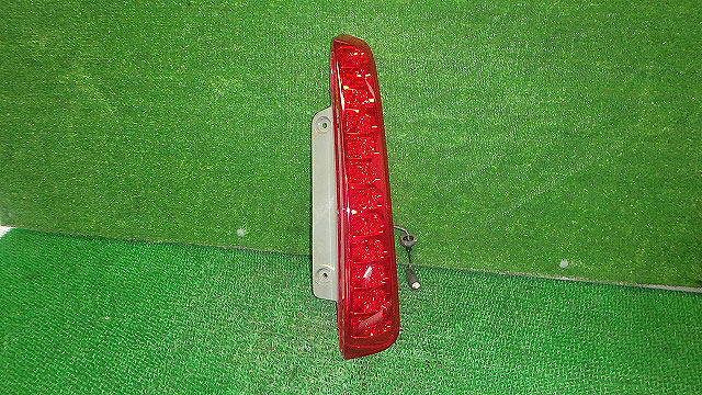 アイシス CBA-ANM15W 右テールランプ プラタナ 81580-44170 023161拍卖