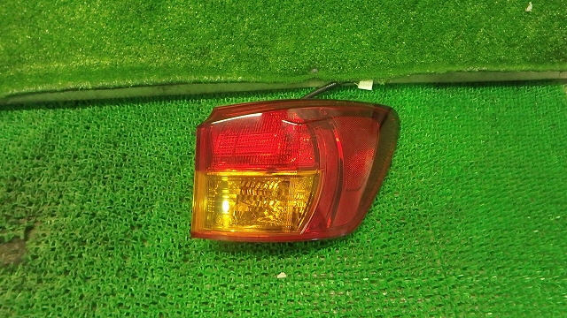 レクサス IS DBA-GSE20 右テールランプ IS250 81550-53161 023427拍卖