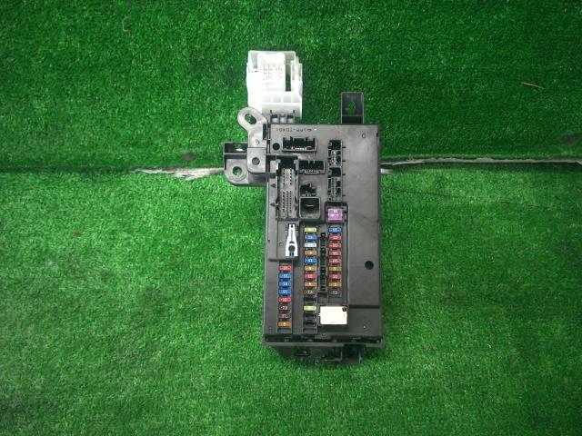 キャスト DBA-LA250S ヒューズボックス スタイルG SA2 B79拍卖