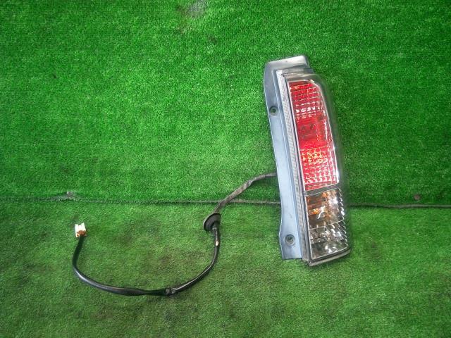 eKスポーツ LA-H81W 右テールランプ サウンドビートエディションR X42 MN111112拍卖