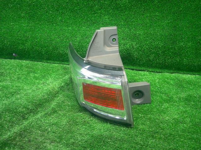 エルグランド DBA-TE52 左テールランプ ライダー 黒クロスシート 8人 GAE 26555-1A52C拍卖