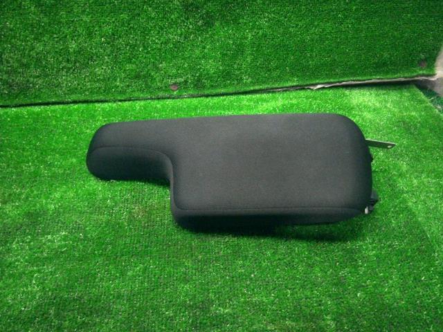 フィット DBA-GK3 コンソールボックス 13G Lパッケージ NH624P ヒジカケ拍卖