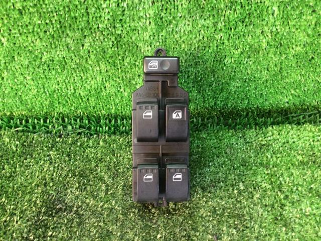 ムーヴ DBA-L175S パワーウインドウスイッチ L T17 84820-B2210 600077拍卖