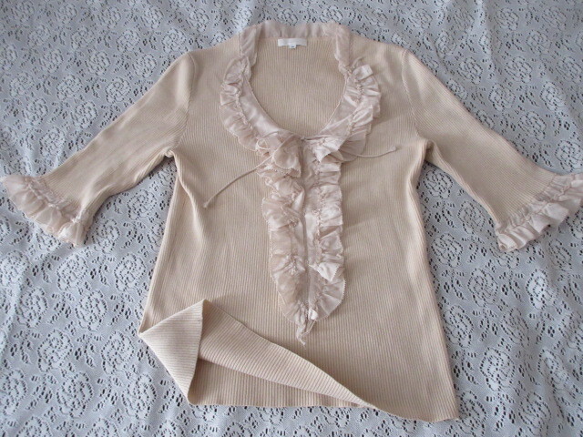 S)■ブランド品■【FRAGILE フラジール】■綿45%アクリル■ネック胸元~中央&袖口にシフォンフリル■伸縮リブ編み豪華な春秋セーター拍卖