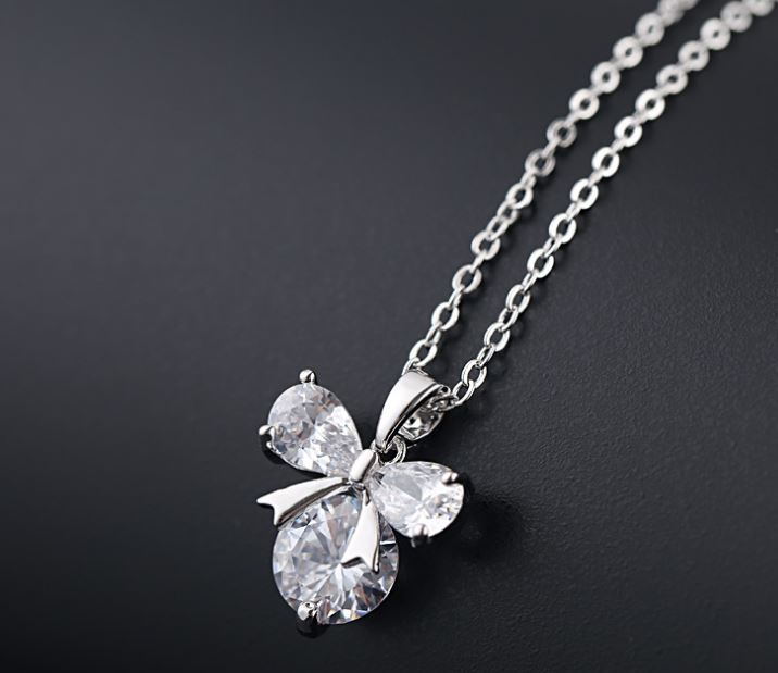 新品★送料無料 リボン CZダイヤモンドネックレス 極希少 プレゼント 限定 レディースペンダント アクセサリー シルバー 豪華 ジルコニア拍卖