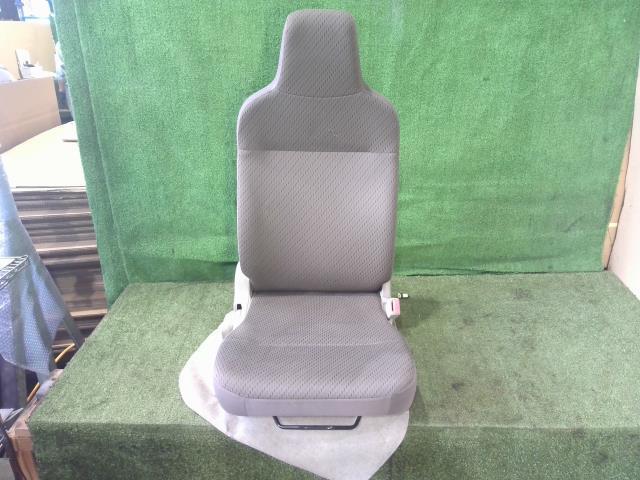 NV100クリッパー HBD-DR17V ドライバーシート拍卖