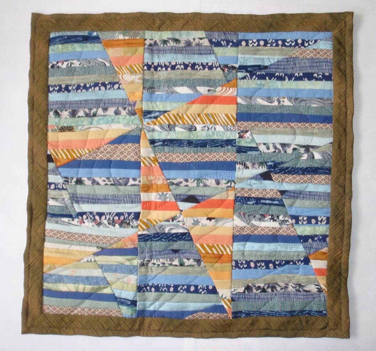 シルク パッチワーク キルト タペストリー or ソファー背もたれカバー 用途色々 シルク生地使用 希望 耀き ハンドメイド拍卖