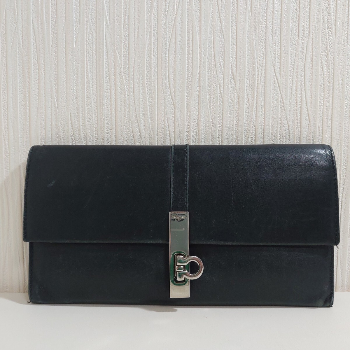 フェラガモ ガンチーニ フラップ長財布 レザー ブラック シルバー金具拍卖