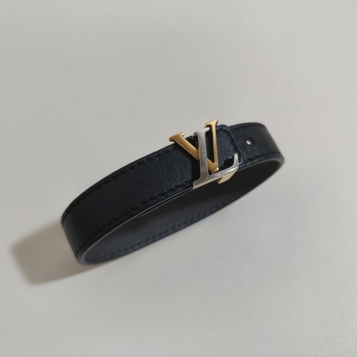 ルイヴィトン LV ブレスレット リバーシブル レザー ブラック/グレー ゴールド/シルバー金具拍卖