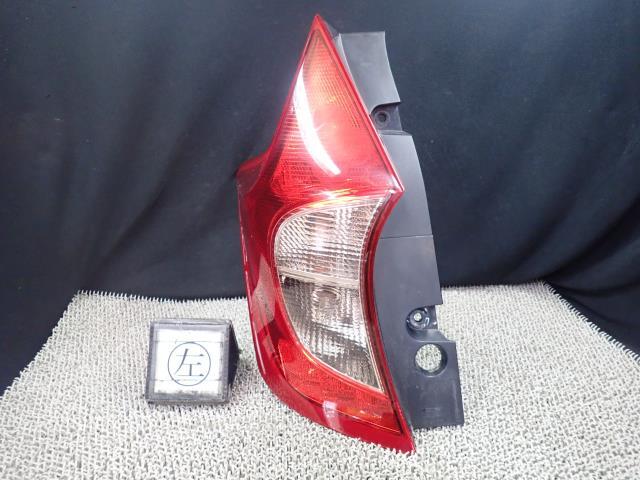 ノート DBA-E12 左テールランプ K23 26555-3VA5B拍卖