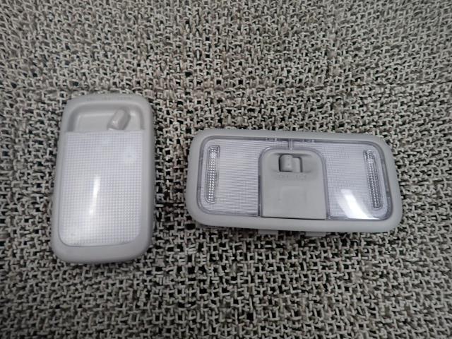 ムーヴキャンバス 5BA-LA800S ルームランプ S42 81260-B2030-B0拍卖