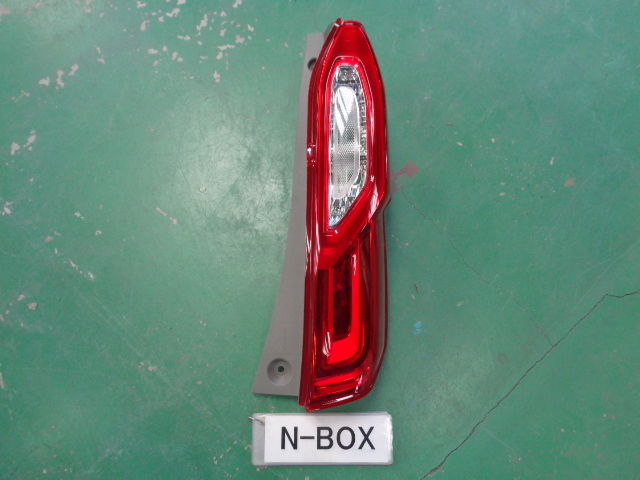 N-BOX JF3 右テールランプユニット 即決 4701拍卖