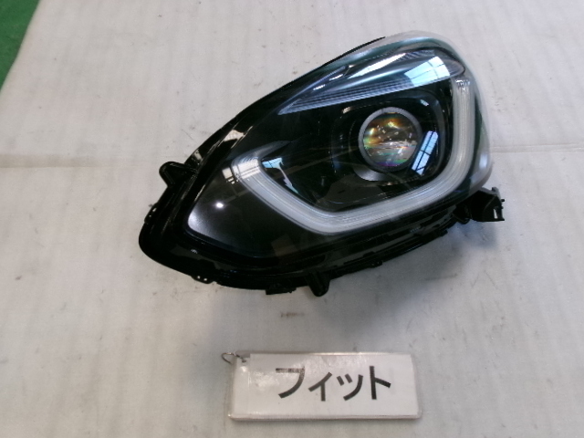 フィット GR3 左ヘッドランプユニット LED 即決 6915拍卖