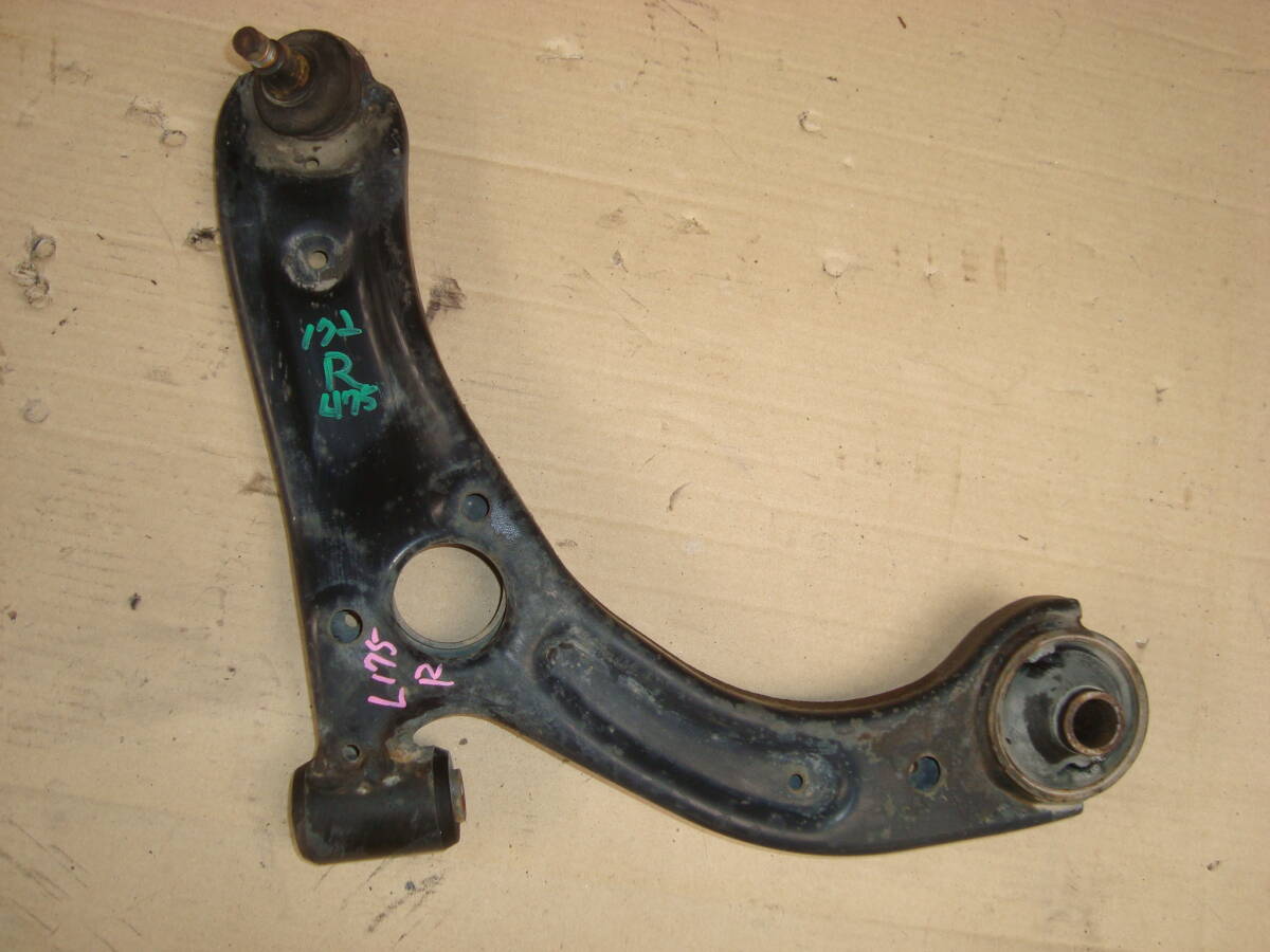 172 ムーヴ L175S フロント 右 ロアアーム 運転席側 インボイス対応拍卖