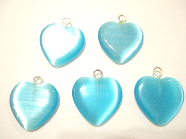 横浜最新 猫目石ブルー♪魅惑のハートペンダントパーツ5個セット メンズレディース 送料220円ξbalnξξアクセサリーパーツ部品卸し139拍卖