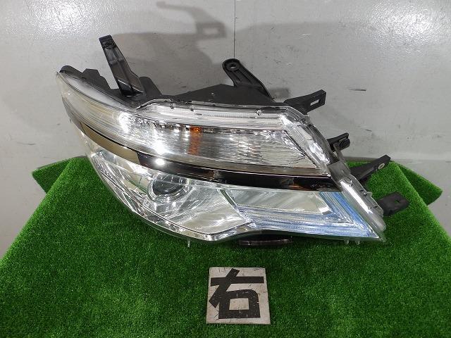 セレナ DAA-HC26 右ライト/右ヘッドライト MR20DD QAB 100-23683 26010-3JY5A 231876拍卖