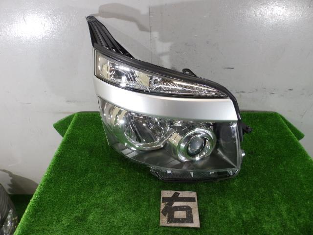 ヴォクシー/VOXY DBA-ZRR70G 右ライト/右ヘッドライト 3ZR-FE 1F7 28-203 81145-28B81 241065拍卖
