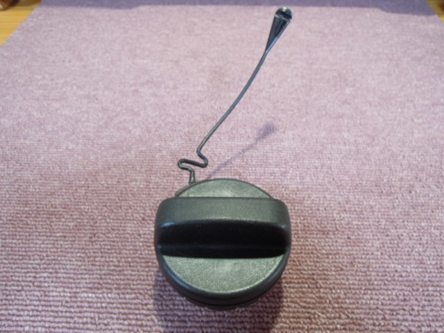 トヨタ パッソ KGC35 フューエルキャップ 燃料キャップ 給油口キャップ 中古 落下防止ひも付き A1436拍卖