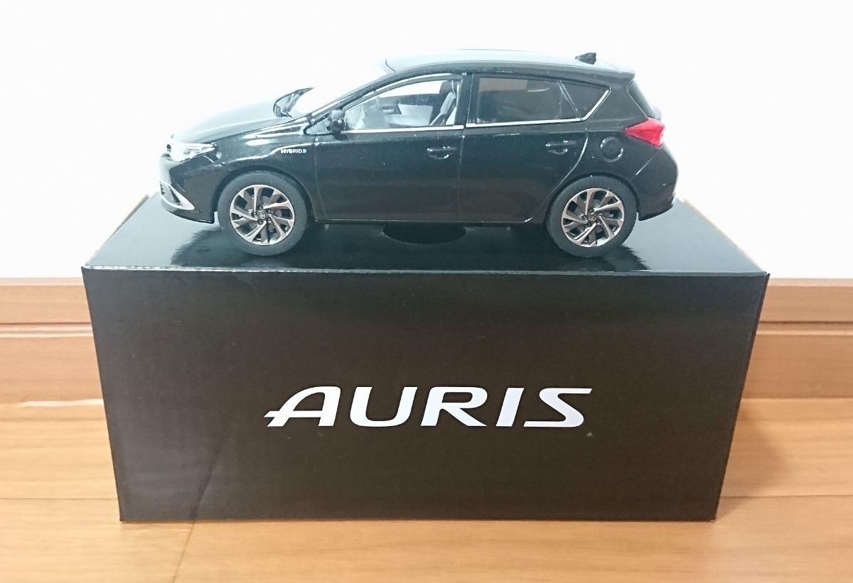 トヨタオーリス(HYBRID)1/30 カラーサンプルミニカー ブラックマイカ 未使用箱付拍卖