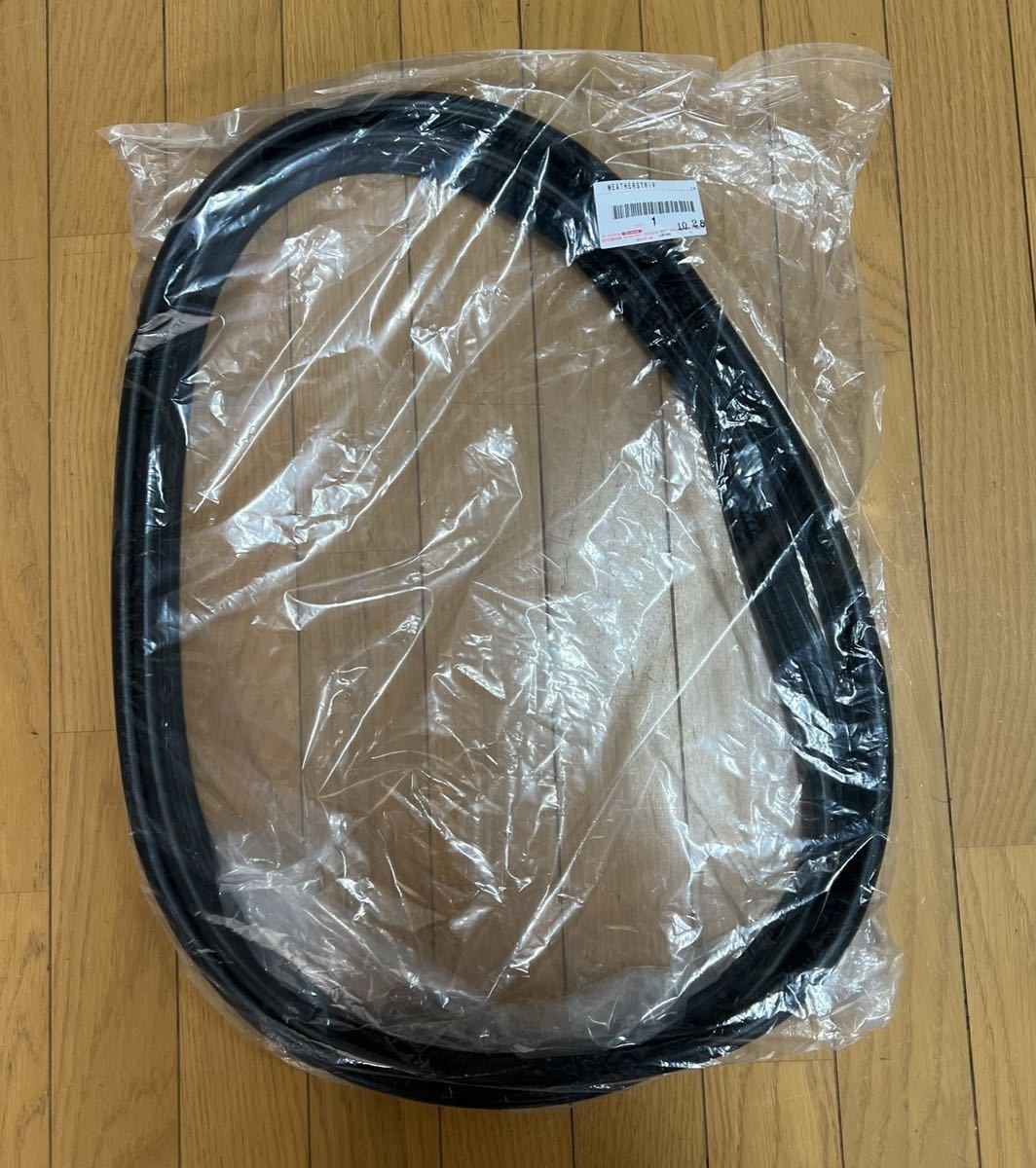 【未使用】トヨタ 純正 SXE10 GXE10 アルテッツァ トランク ウェザーストリップ モール ラゲッジドア ウェザストリップ IS200 IS300 新品拍卖