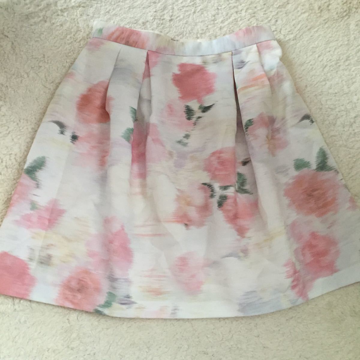 【新品タグ付き】リランドチュールぼかしフラワーフレアスカート拍卖