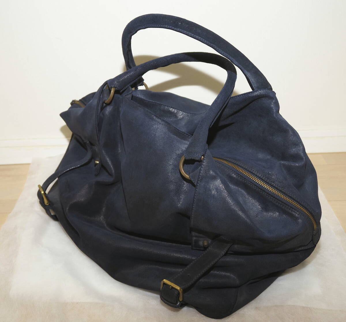 美品 ARISTOLASIAアリストラジア オイルスエードビッグボストンバッグ紺 Italy製拍卖