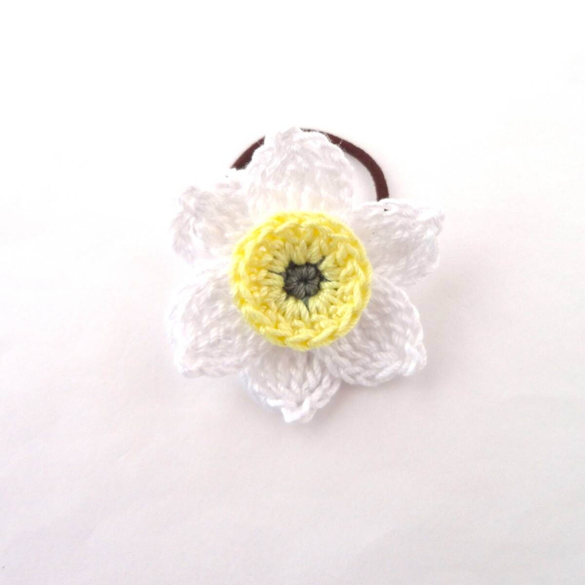 香りが漂いそう?!な水仙のゴム*レース編み*WH*ハンドメイド*b613拍卖