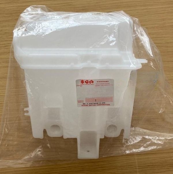 新品 純正品 スズキ フロントウインドウォッシャータンク ジムニー JB23W-7 JB23W-8 JB23W8Y拍卖