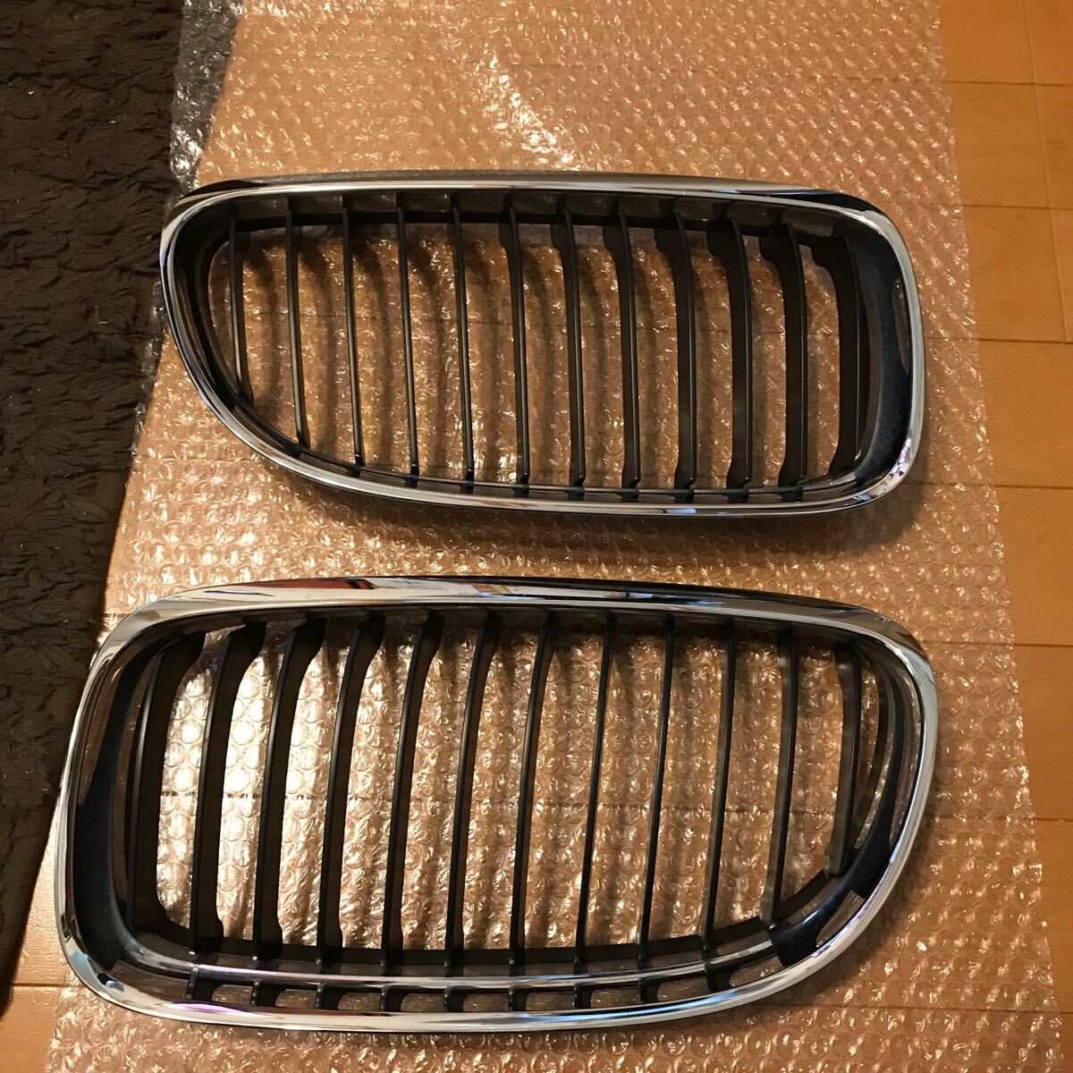 BMW E90純正 キドニーグリル グリル フロントグリル 3シリーズ 左右 320i 左右セット Mスポーツ拍卖