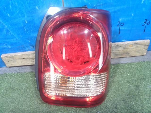 ムーヴキャンバス DBA-LA800S 右テールランプ XE9 81550-B2700拍卖