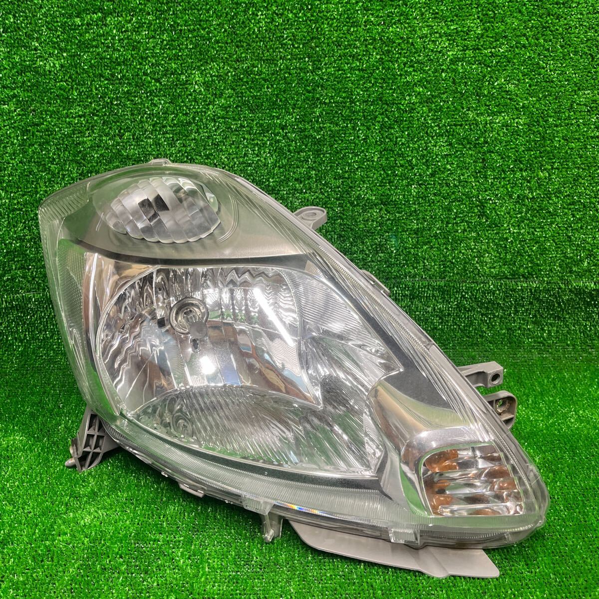 KGC10パッソ 右ヘッドライト 30-6拍卖