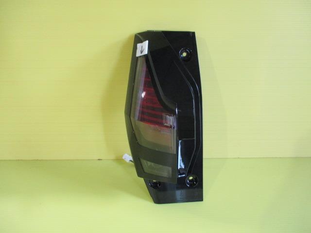 サクラ B6AW 左テールランプ 26555-7PA0A拍卖