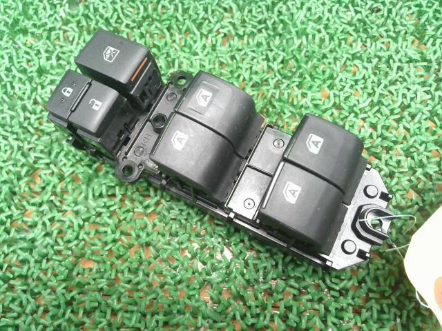 プリウス DAA-ZVW55 パワーウインドウスイッチ 4X1 84040-47080拍卖