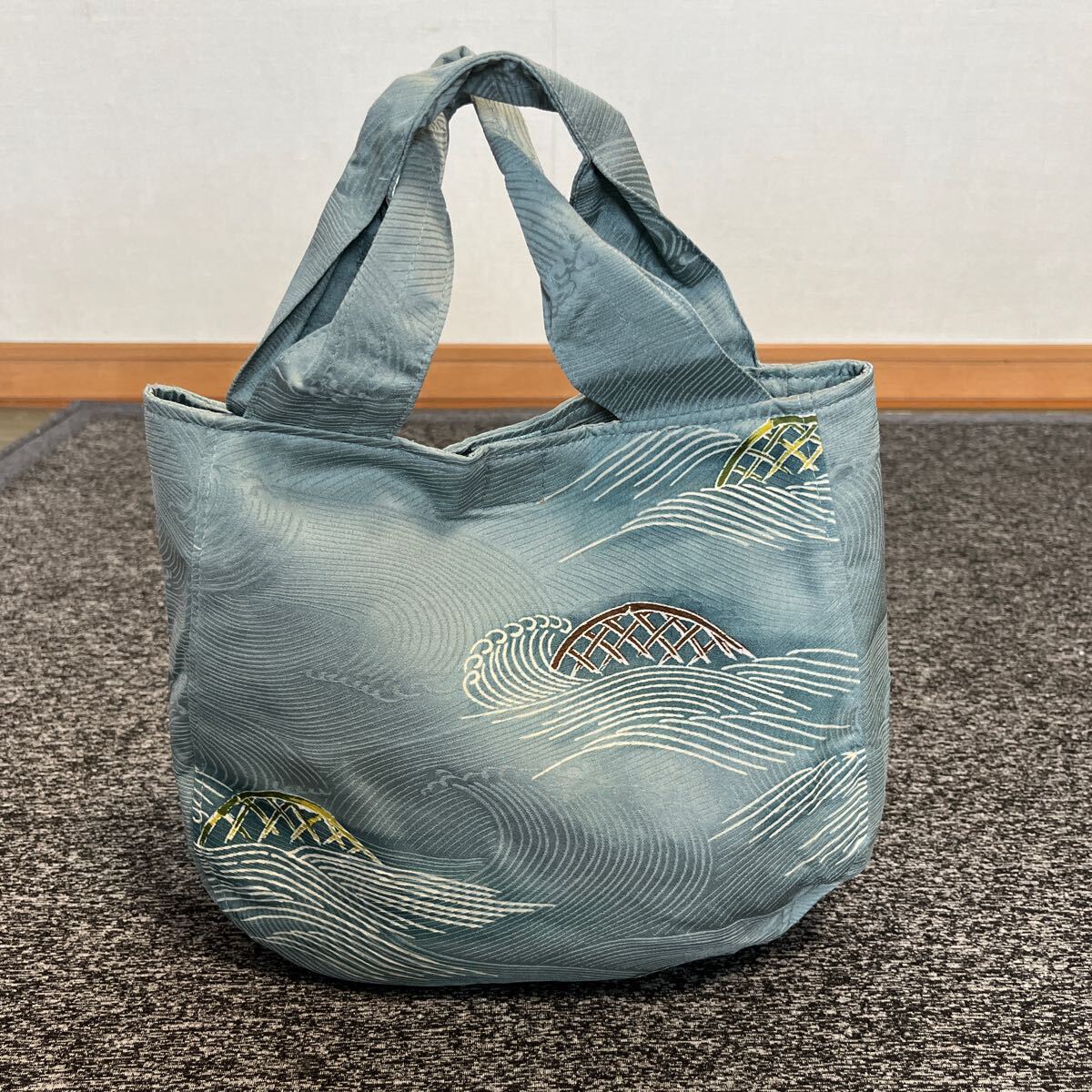 10-6新品 和柄布ハンドメイドトートバッグ 着物リメイク和風昭和レトロ柄 ハンドバッグ携帯バッグエコバッグ布かばん1拍卖