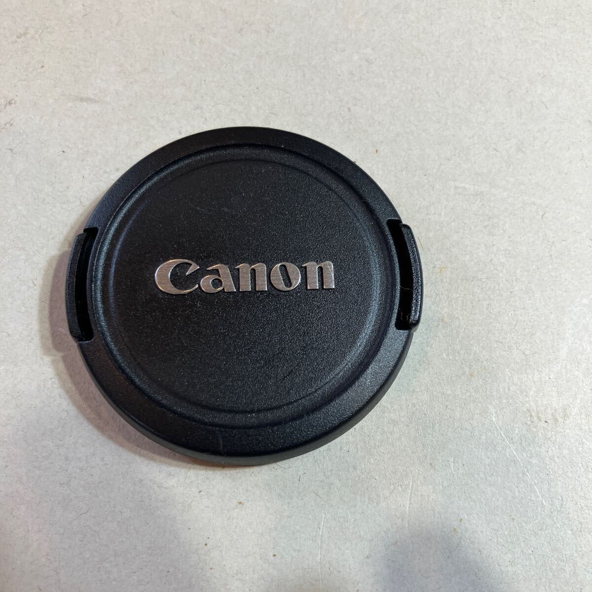 レンズキャップ CANON E-52MMクリップ式 52MMのフィルターに入ります。美品拍卖