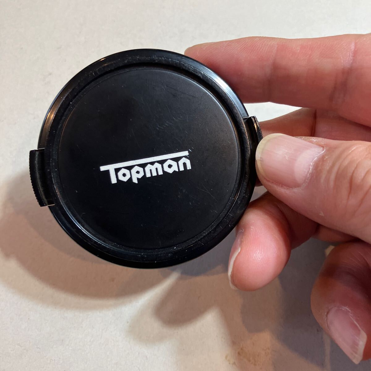 レンズキャップ TOPMAN 58MMクリップ式 58MMのフィルターに入ります。美品拍卖