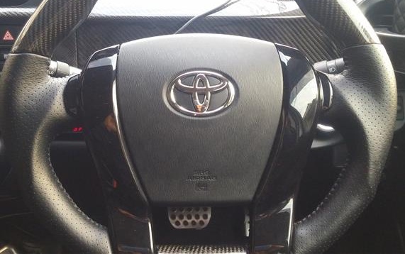 ★新品 未使用★トヨタ純正品 TOYOTA アクア NHP10 ステアリングオーナメント ピアノブラック 左右セット拍卖