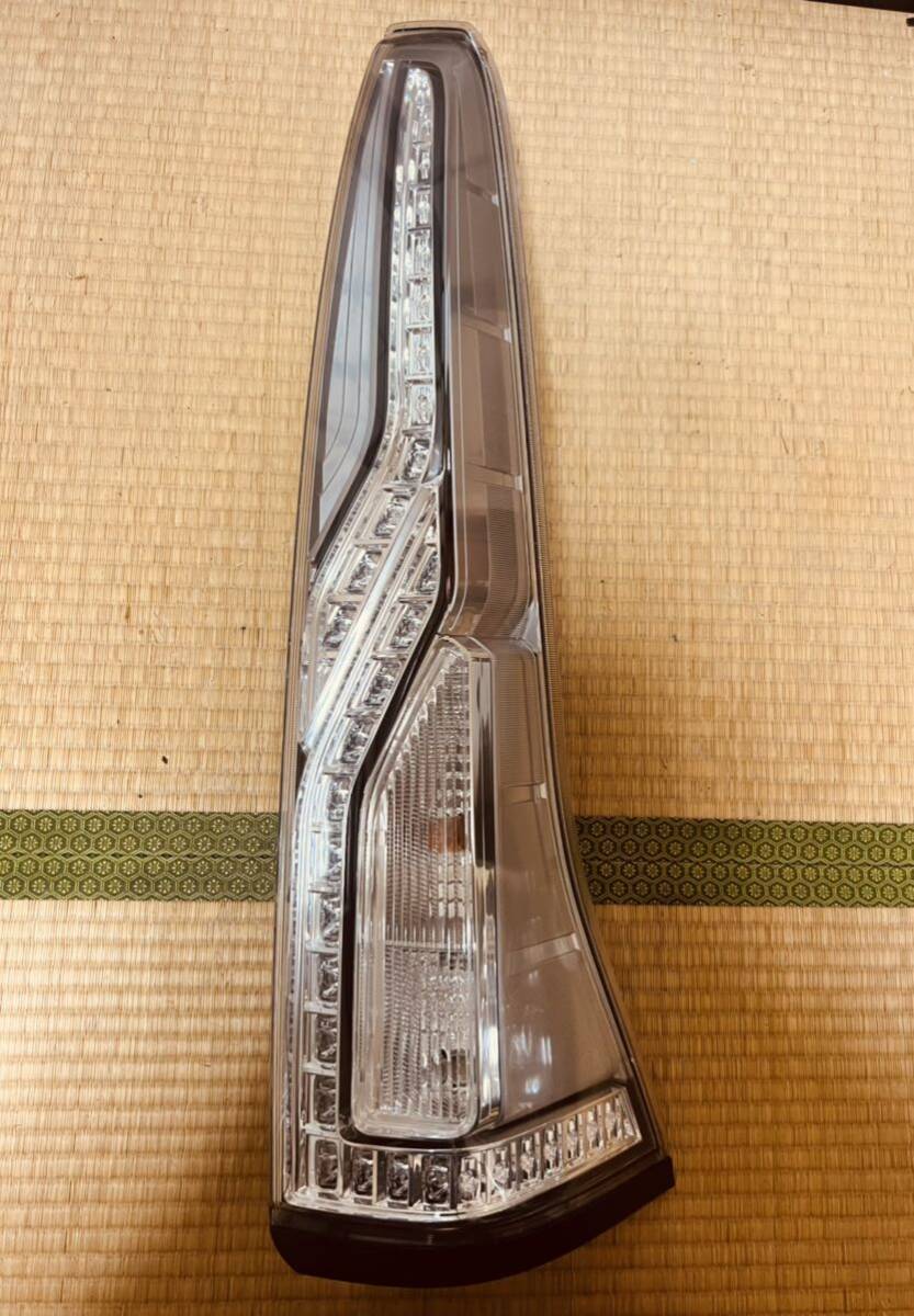 26 セレナ ライダー ブラックライン S-HYBRID 純正 右 テールライト 220-23682 26550-3JY0A拍卖