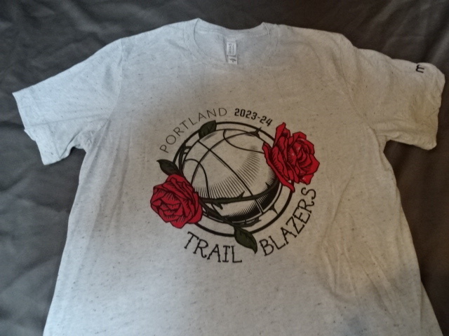 激レア NBA バスケ ポートランド トレイルブレイザーズ【Portland Trail Blazers】【2023-24 SEASON】ロゴプリントTシャツUS M 中古良品拍卖