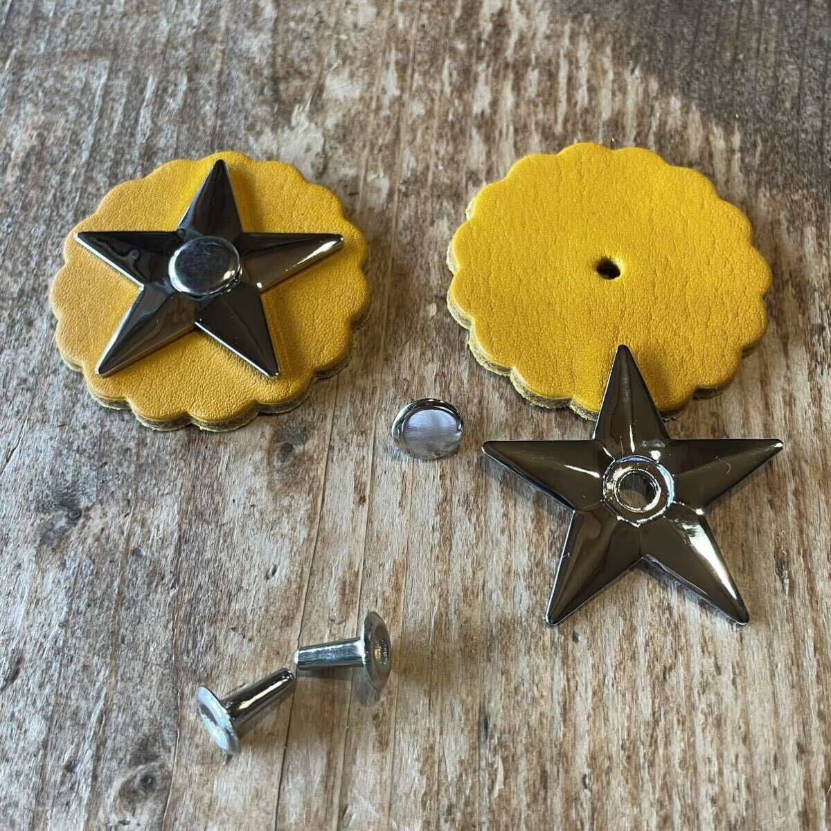 ★ハーレーダビッドソン用 ビンテージイエロー 黄色 イエローロゼット スター付き リアルレザー ★拍卖