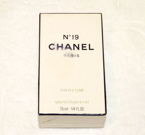 CHANEL(シャネル) N'19 パフューム 7.5ml フランス製 606211-I13A拍卖