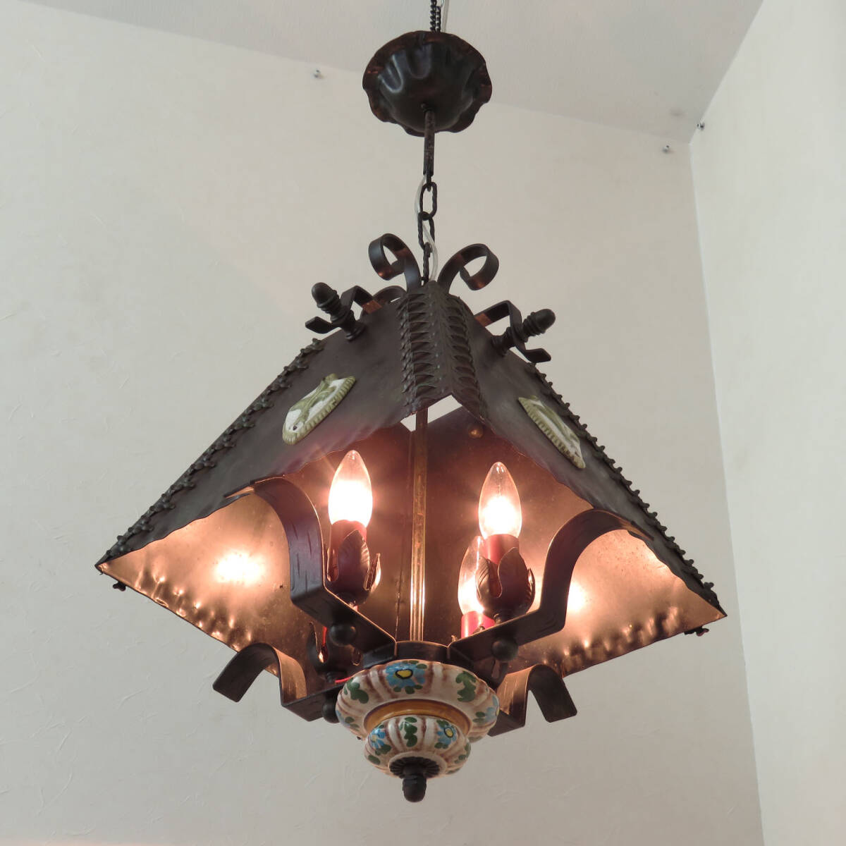 鉄傘の4灯ランプ/ライト/吊り下げ/天井/ディスプレイ/店舗什器/レストラン/バー/カフェ/喫茶店/インテリア/新築/リフォーム/内装/AL-2388拍卖