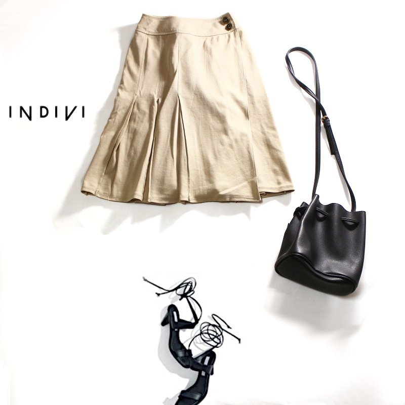 インディヴィ INDIVI 株) ワールド 春 夏 クラウン ロゴボタン スエット素材 フレアスカート 7号 36 ベージュ拍卖