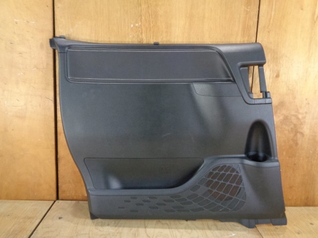 (24S953) エスクァイア ZRR80 左リアドアトリムボード 67690-28891-20 純正拍卖